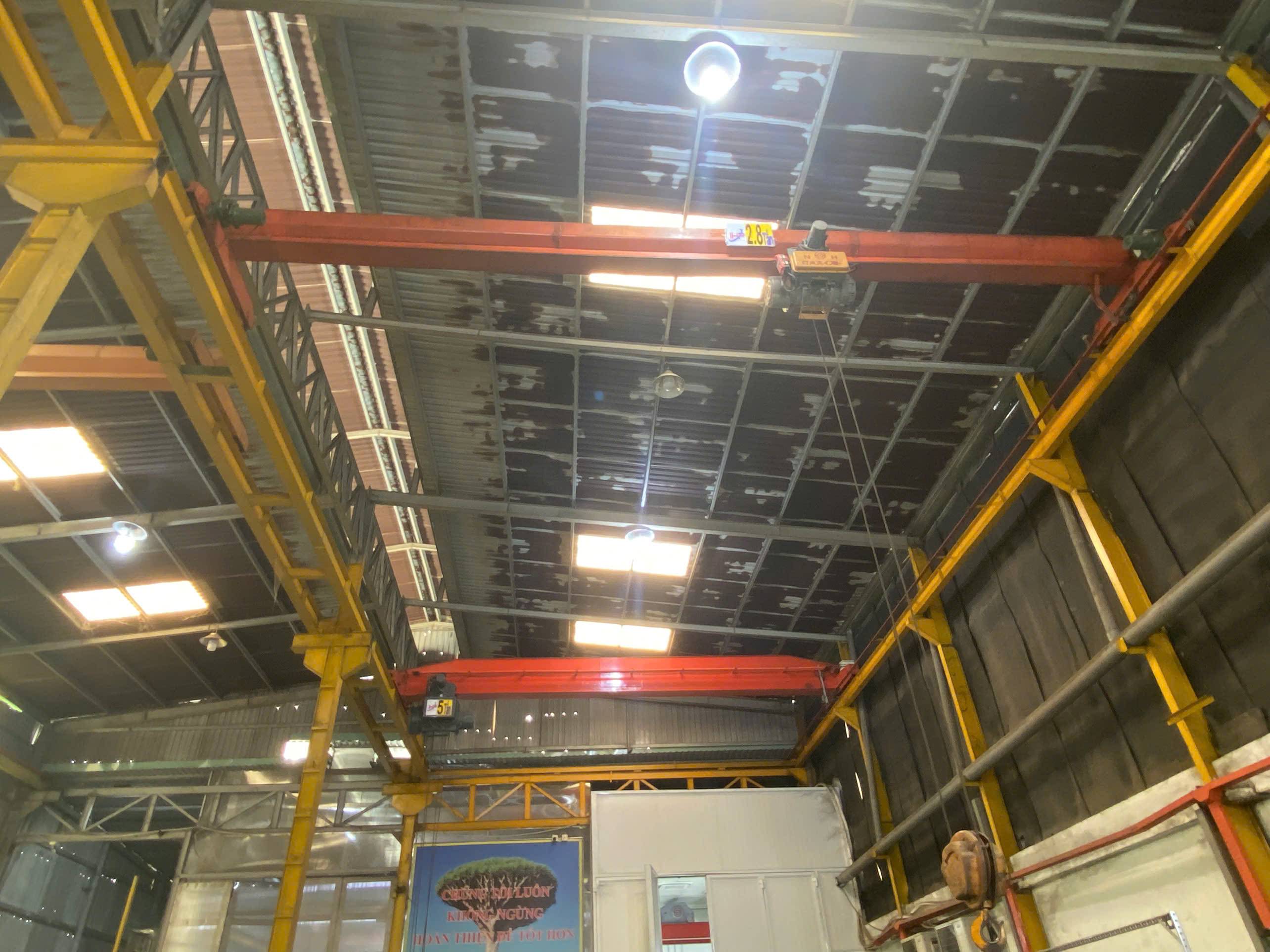 Crane, electric hoist inside the factory 1